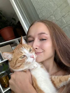 Julie_Lamb Me and the flowers Bilde