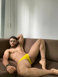 Liam_Kleiin YELLOW รูป  4