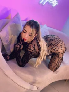 LizzCooper Sexy Girl Pic 3