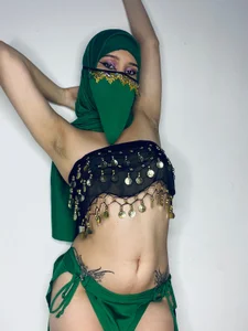 your arabic dace 🖤🐈‍⬛ de yara_hind Foto