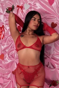 hot_dione More than love, this Valentine's Day ❤️‍🔥😉 Foto 3