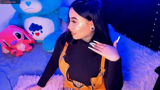 CloeeBeckam Short hair Pic 4