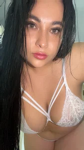 Miia_Jazmin kullanıcısının Grateful to all of you🫰❤️🤭 we will continue working to reach more followers albümü -  2 fotoğraf