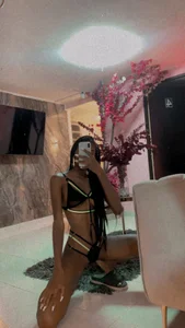 bonieklent: in my sexy mirror ( 2 фото)