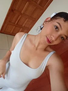 sophia_arevalo Public  2টি ছ বি