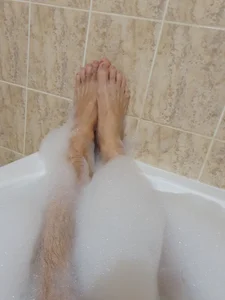 Feet in the bathtub od Chcitoodtebe  9 snímek