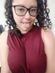 curly_greeneyed Dream On Burgundy!!! Pic 2