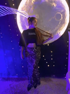 Public od Shenoa1  3 snímek