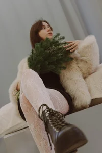 UnaMedison Getting ready for Christmas! Pic 6