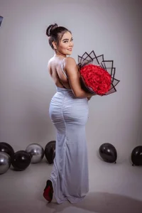 Emily_Black1のYour angel in white 😇🤍の枚の写真