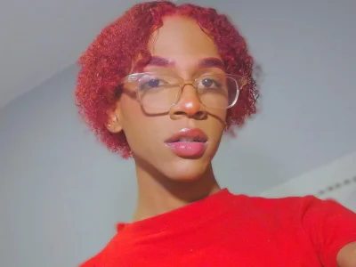 DakotaRosee Red is my new fav color Pic 3