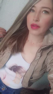 Mia_Backer07 Public Pic 3