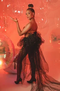 AntonellaHall_ Bubbles of desire Pic 6