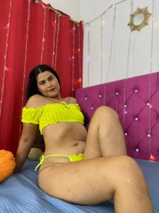 AishaAmin_ Moje yourself with me ... My body is ready for your dirty imagination. 😈 사진