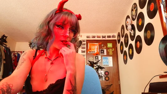 She-Devils knows your darks desires od Rossiee_huntt  3 snímek