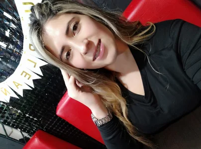 Phoebe_Tx Public Pic 2