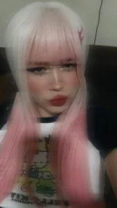 sara_winehouse1 do you like my pink wig Billede 2