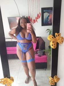 Me od Leila_Banks  7 snímek