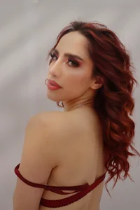 elodie_rouge Pretty, sweet… and with a dangerous touch 😉 Foto 3