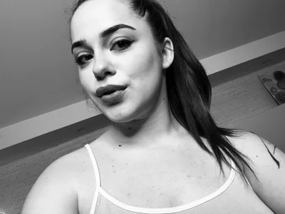 Hottie_miaa Today I have my hair in a ponytail😈 Foto 5