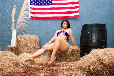 Sofi_Perez_Celebrating freedom… especially the kind that lets me be this naughty 🇺🇸 🗽🦅图片 4