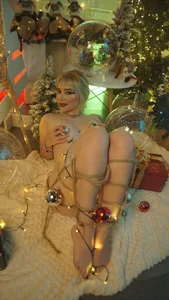 Alissonwalker Would You Open This Gift? Pic 6