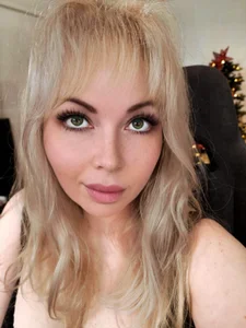 Me od WhitneyLynn  3 snímek