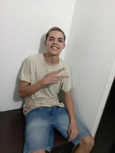 Latinos_2001 Public รูป 