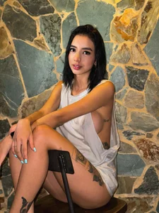 LillyThompson Urban Glow♥ Pic 2