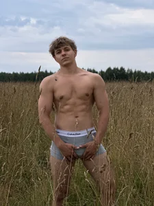 prince_nik field and naked  6. fénykép