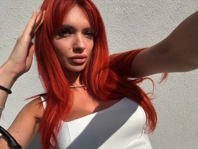 ButterflyLeahのRed is hot🥳の枚の写真