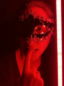 AngelXBuZz Soirée chill rouge Foto 9