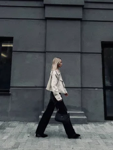 WavaHessler Walk in WOLFSTREET - {count, plural, one {תמונה אחת} two {שתי תמונות} many {# תמונות} other {# תמונות}}