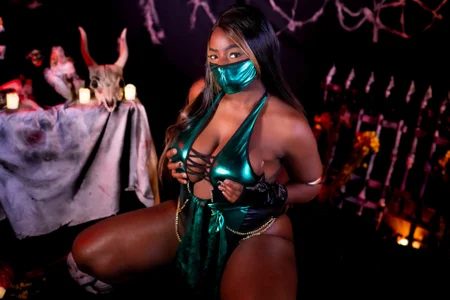 KayaBrown HALLOWEEN JADE👻 Pic