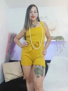 Ariana_blonde Come closer… I promise I don’t bite, unless you ask. 😈 Billede 3
