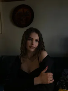 KariCacheros XXX nøgenfoto 1