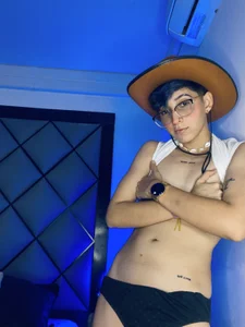 Hot🔥 de MIKEFONSE-  3 Imagens