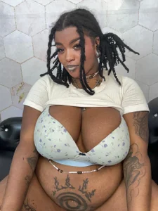 Anaa_Fuentess The hottest body but with the most tender face Pic 2