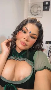 I look into your eyes. 💦🔥 de yaazhinii Foto 2