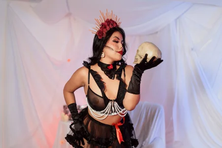 AliceLavenders A charm that’s hard to forget 🥵🔥 Pic 3
