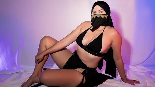 bahiya_aziz welcome to my room Pic 5