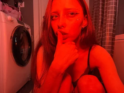 AngelinaTeen My present for followers red vibe 😏💋😈 Hình 6