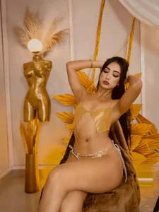 Golden Night 🔥 od morganlake_  3 snímek