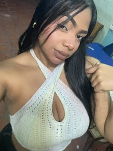 I Am🥰 de Zafiro_fun  3 Imagens