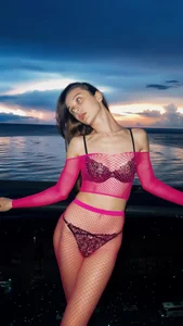 YourEster kisses Pic