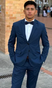 adrik_cano__ ME IN SUIT Foto