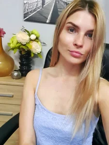 RunawayBlonde Public Pic