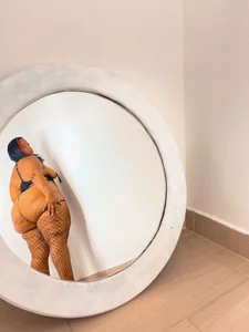 Big and hot beauty!! 🔥 de WALESKABBW_ASS  3 Imagens