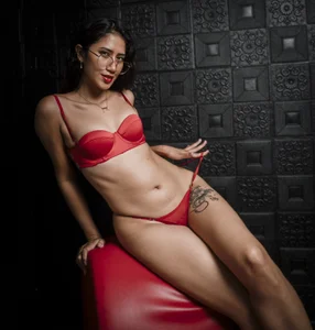 in the tranta de KaitlynLoveCam  6 Imagens