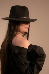 linda_montoya Black 🖤 Pic 2